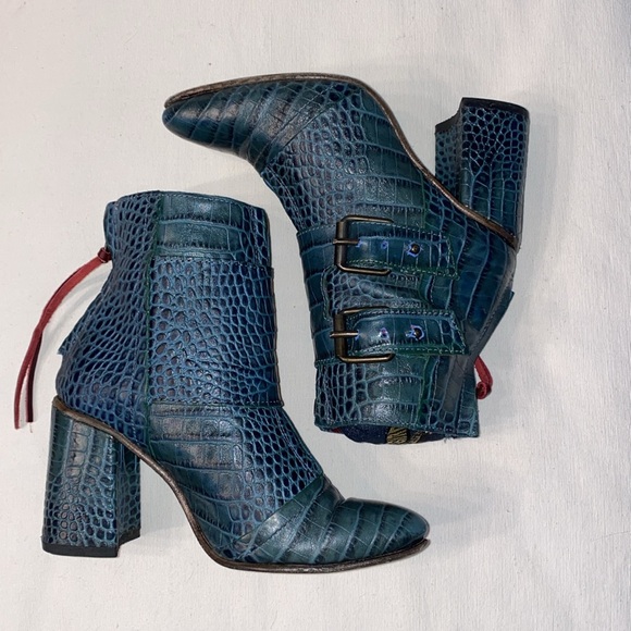 Freebird by Steven Joey Turquoise Croco Boots Size 6 LIKE NEW - Picture 2 of 12